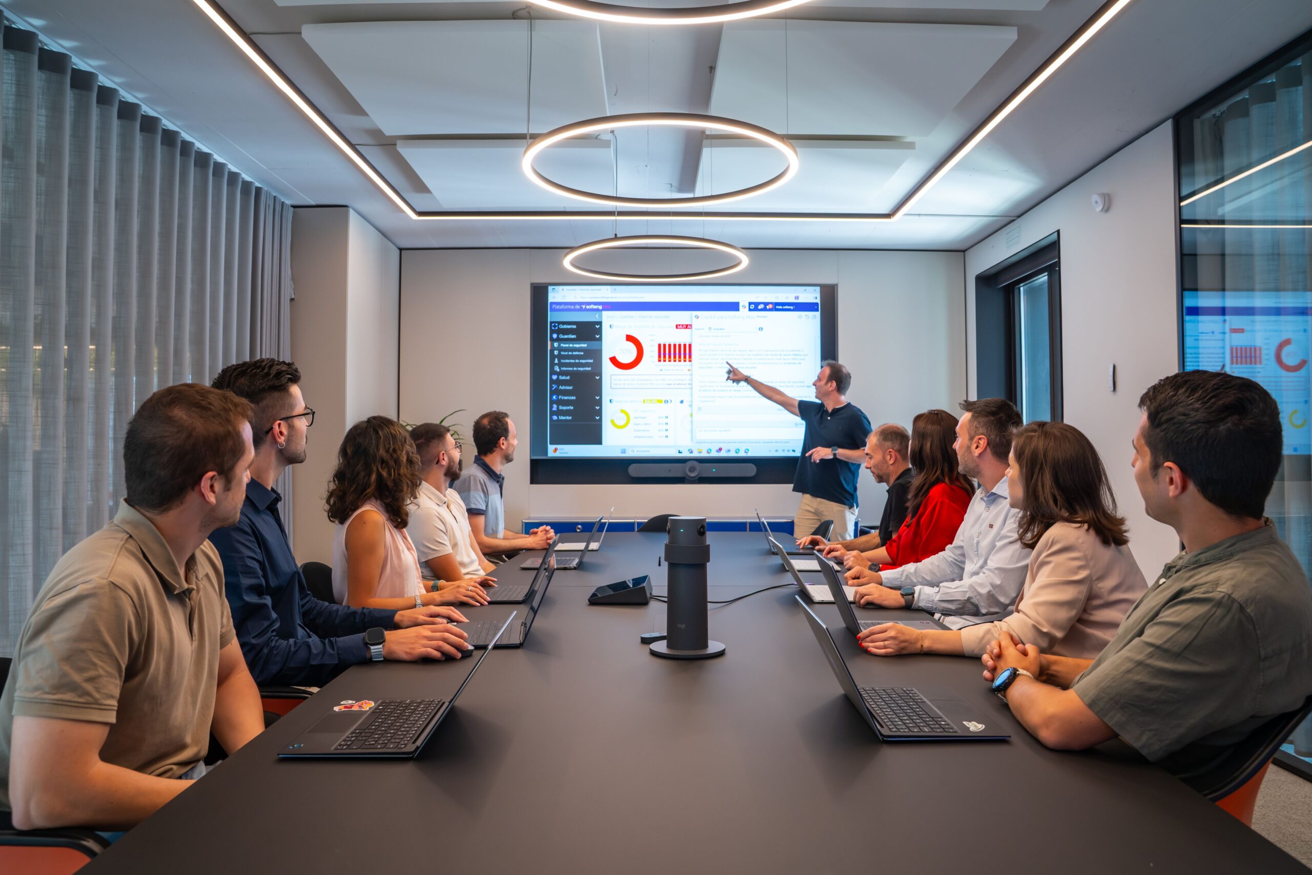 En Softeng innovamos con soluciones propias de IA y ciberseguridad